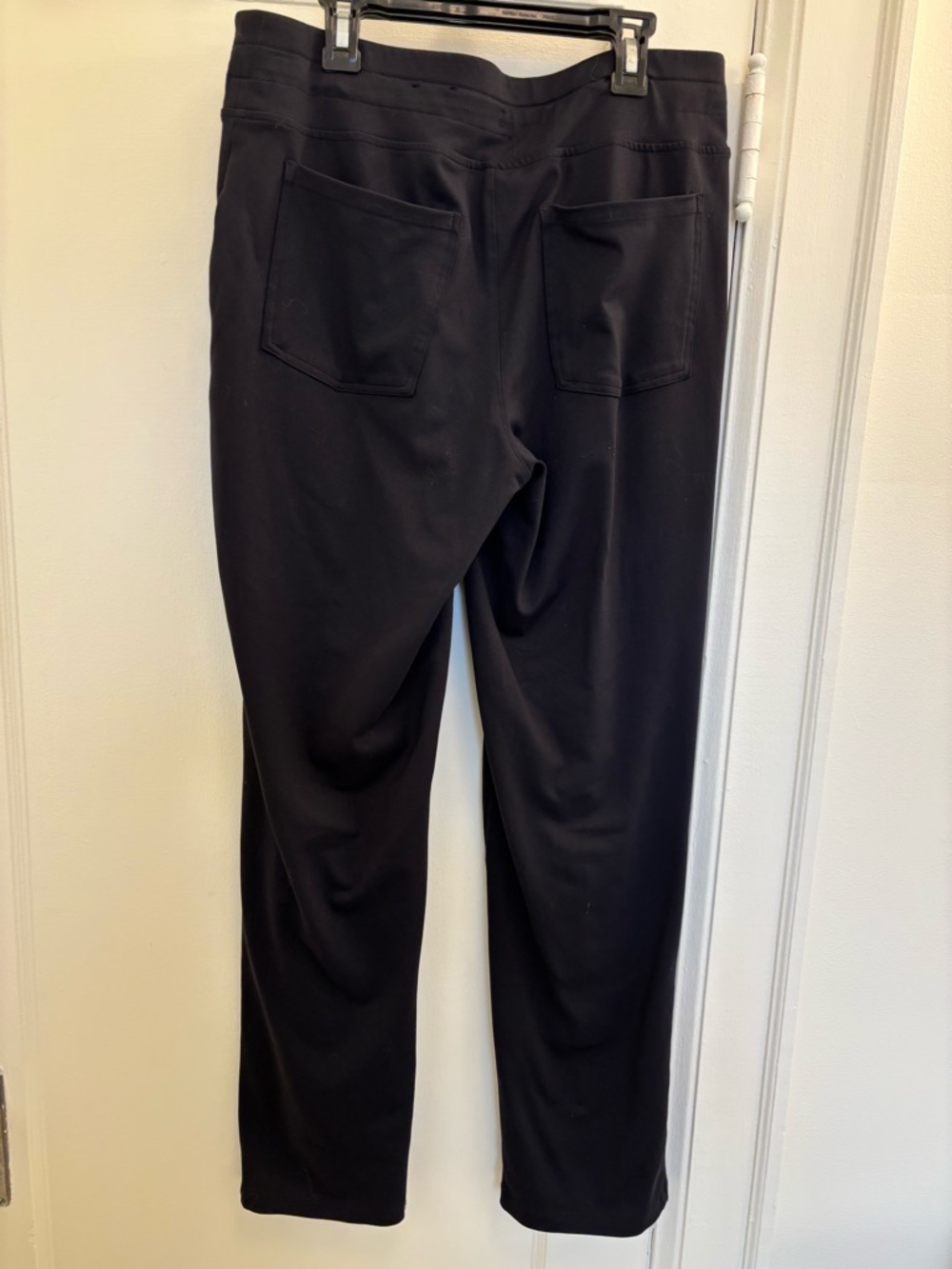 Women's Black Back-Pocket Jogger Pants